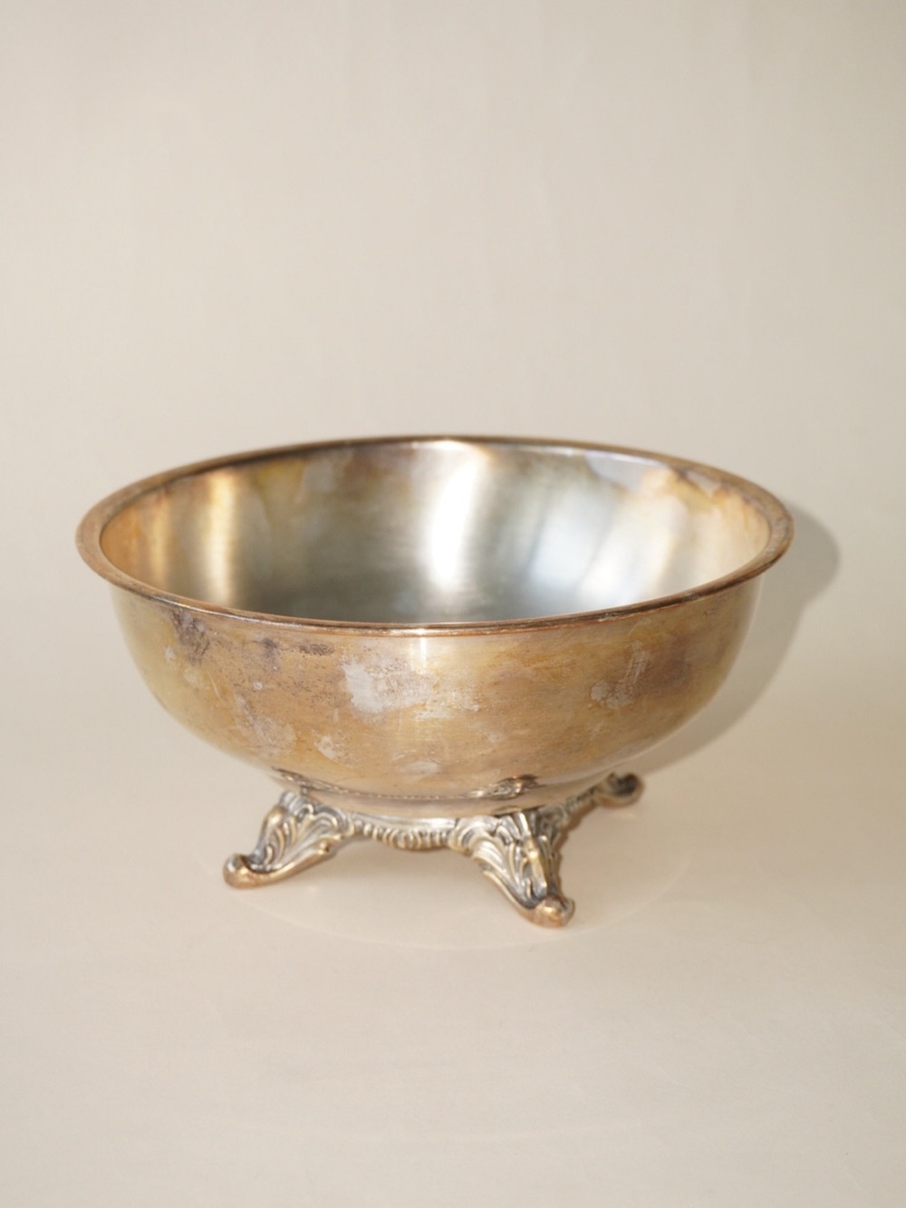 VTG English MFG Corp Silver Ornate 4 Foot Bowl (Unpolished)